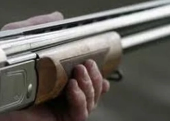 UPDATE: Un tânăr de 19 ani s-a împușcat cu o armă de vânătoare. A lăsat un bilet de adio