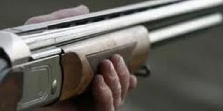 UPDATE: Un tânăr de 19 ani s-a împușcat cu o armă de vânătoare. A lăsat un bilet de adio