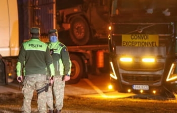 Convoiul de tehnică militară franceză ”străpunge” frontiera de Vest