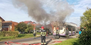 VIDEO Troleibuz în flăcări, în Ghiroda
