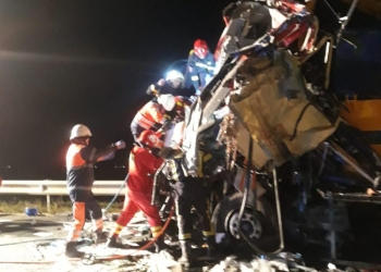 Accident între două TIR-uri