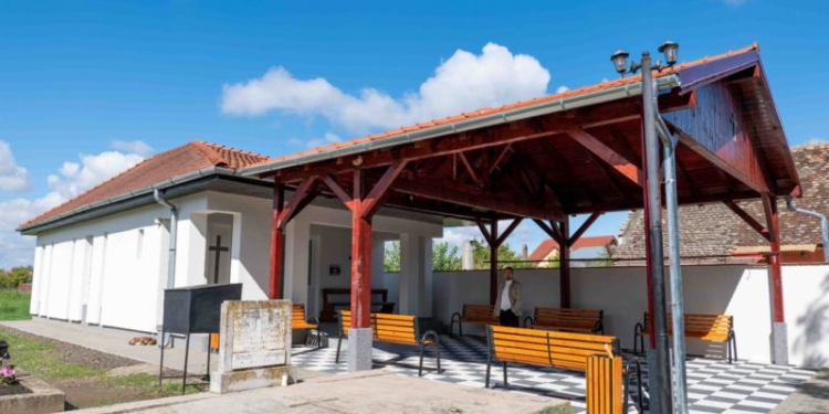 Capela din Cărpiniș a fost refăcută cu bani din bugetul local