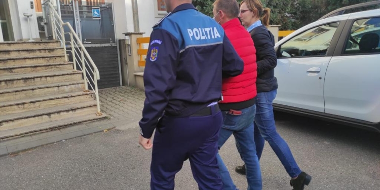 Bărbat din vestul țării, cercetat pentru zoofilie! Ar fi molestat o cățelușă timp de un an