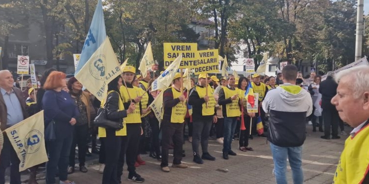 VIDEO Protest în fața Consiliului Județean