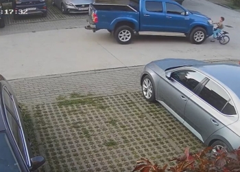 VIDEO Fiul președintelui CJ Caraș-Severin, Romeo Dunca, implicat într-un accident rutier! A lovit un copil pe bicicletă