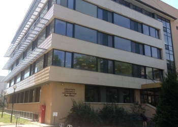 Studenții de la Universitatea de Vest din Timișoara solicită demisia directorului bibliotecii. Care este motivul