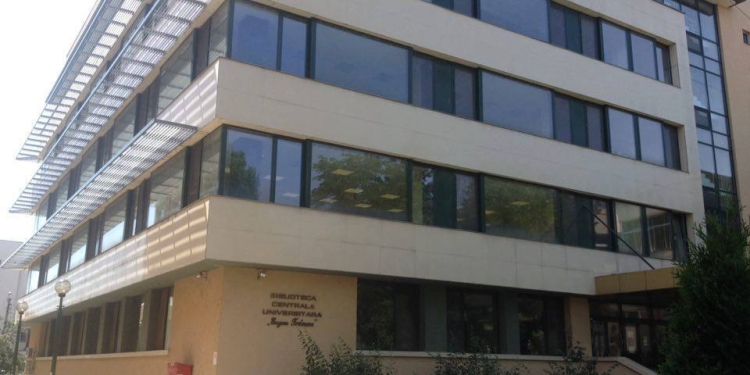 Studenții de la Universitatea de Vest din Timișoara solicită demisia directorului bibliotecii. Care este motivul