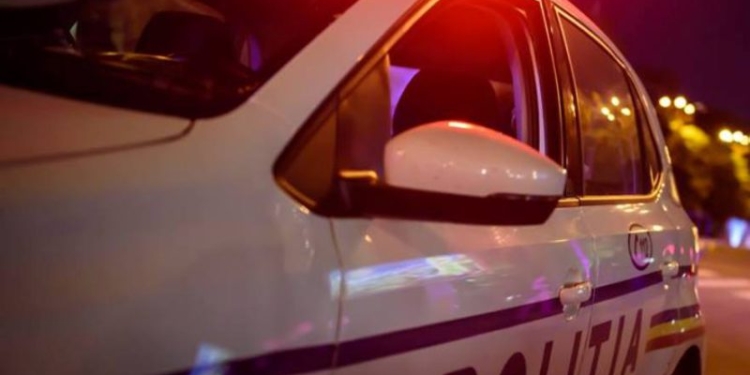 Un tânăr de 26 de ani a amenințat că se aruncă de pe pod