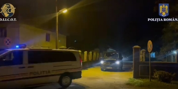 VIDEO Poliția a bătut la zeci de adrese din vestul țării, în această dimineață! Caută grupuri bănuite de trafic de droguri