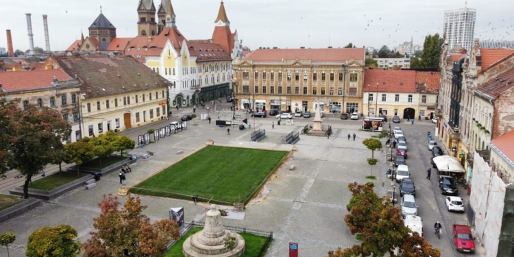 Piața Traian din Timișoara se transformă în teren de fotbal!