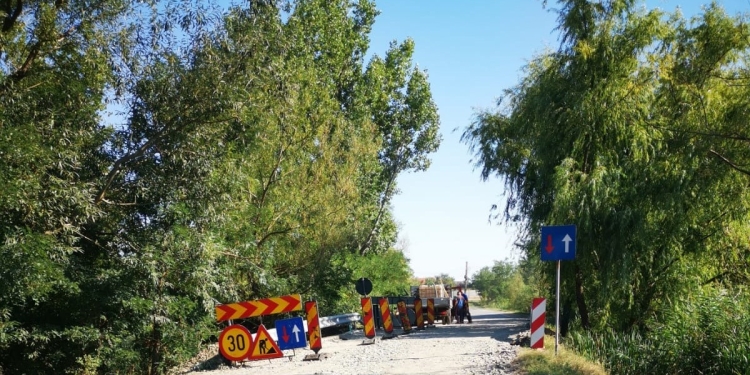 Circulația pe podul de la Uivar, închisă timp de două zile