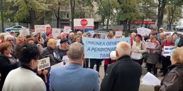 VIDEO Protest al pensionarilor, în fața Prefecturii Timiș! Se scandează „Jos Guvernul!”