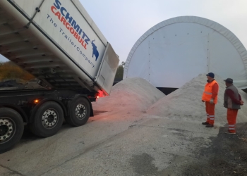 Drumarii din vestul țării, pregătiri de iarnă! Câtă sare au în stoc