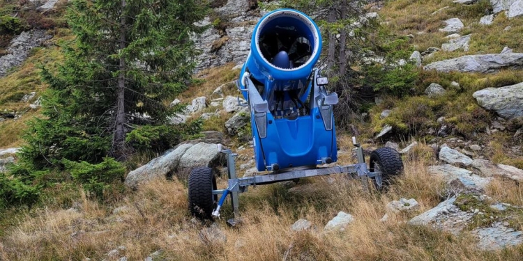 „Pregătiri” de iarnă! Hoții au furat cablurile tunurilor de zăpadă de pe Muntele Mic