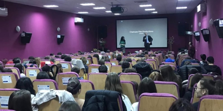 O altfel de lecție de istorie pentru copiii din Comloșu Mare