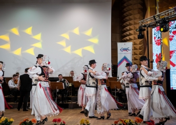 Zile cu frumuseți autentice. Festivalul Național de Folclor ”Tradiții la români”