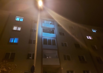 Explozie într-un apartament din Reșița. Pompierii vorbesc de fenomenul backdraft