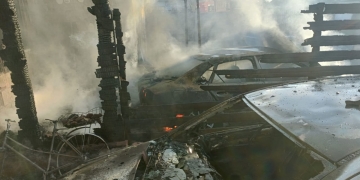 VIDEO. Incendiu puternic lângă Timișoara. Două locuințe făcute scrum