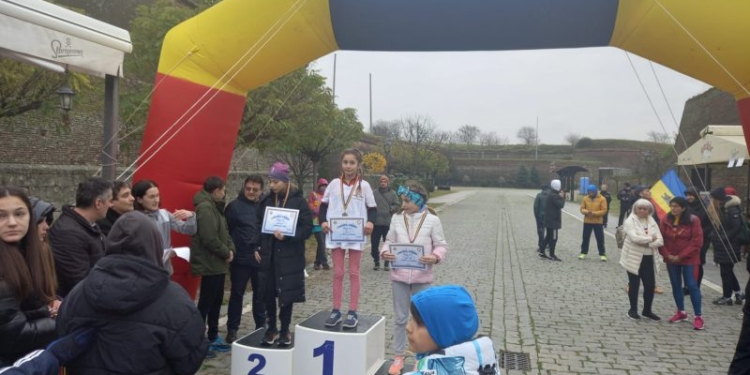 Mica campioană din Moravița devine marea campioană. Angela Cozma pe locul I la Crosul Unirii de la Alba Iulia