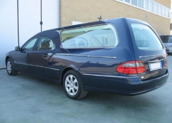 Să împartă locul în mașină cu un decedat, în sicriu! „Oferta specială” primită de o femeie care voia să meargă de la Timișoara, la Sibiu, cu Bla Bla Car