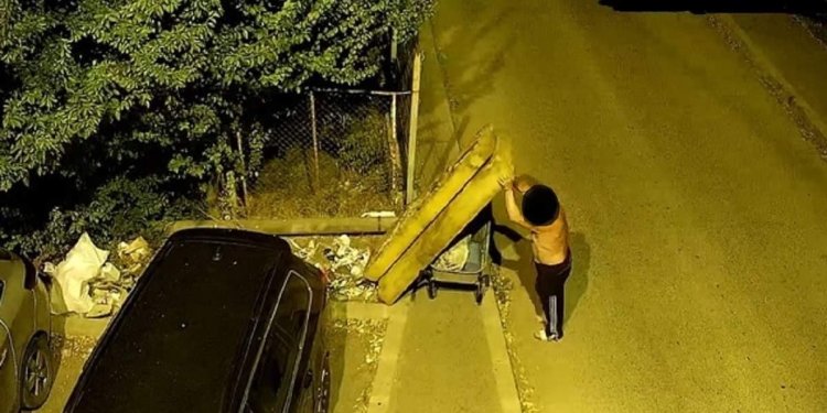 Spațiul public din Timișoara, coș de gunoi pentru unii nesimțiți