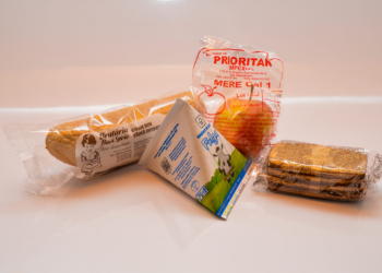 Programul „laptele și cornul”, la control în școlile din Timiș