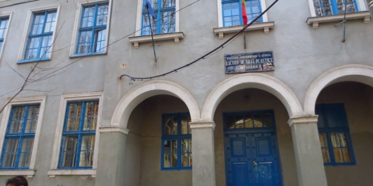 Ansamblul imobiliar de lângă Primăria Timișoara, dat uitării. Se încearcă vânzarea terenului