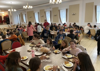 Masă de prânz gratuită pentru aproape 400 de elevi dintr-o comună de lângă Timișoara