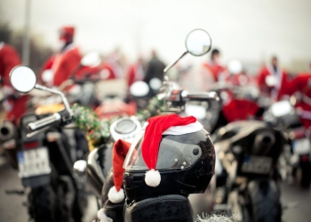 Moș Crăciun vine pe motocicletă la zeci de copii sărmani din Timiș