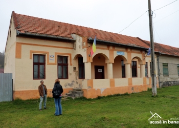 Acțiune de voluntariat la o clădire încărcată de istorie din Timiș. Și tu poți ajuta