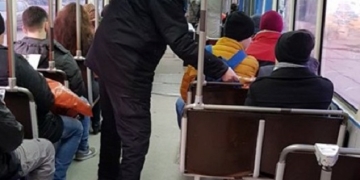 Atenție la hoții de buzunare, mai ales în perioada următoare, foarte aglomerată!