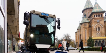 Soluție inedită! Centrul Timișoarei, măturat de vehicule electrice