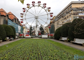 Roată panoramică în centrul Timișoarei. Mai câteva zile până la deschiderea târgului de Crăciun