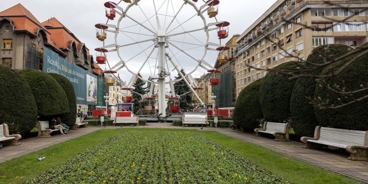 Roată panoramică în centrul Timișoarei. Mai câteva zile până la deschiderea târgului de Crăciun