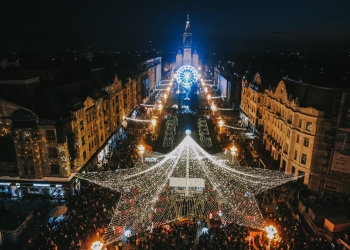 S-au aprins luminițele de sărbători și s-a deschis târgul de Crăciun, la Timișoara FOTO