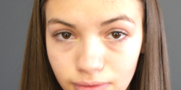 Dacă o vedeți, apelați 112! Adolescentă dispărută de acasă, în Timișoara