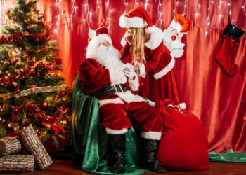 „Teatrul Bambilici” vă salută cu lipici din Comloșu Mare