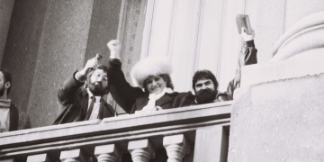 𝟐𝟎 𝐝𝐞𝐜𝐞𝐦𝐛𝐫𝐢𝐞 𝟏𝟗𝟖𝟗 – 𝐓𝐢𝐦𝐢𝐬̦𝐨𝐚𝐫𝐚 𝐚 𝐟𝐨𝐬𝐭 𝐩𝐫𝐨𝐜𝐥𝐚𝐦𝐚𝐭 𝐩𝐫𝐢𝐦𝐮𝐥 𝐨𝐫𝐚𝐬̦ 𝐥𝐢𝐛𝐞𝐫 𝐚𝐥 𝐑𝐨𝐦𝐚̂𝐧𝐢𝐞𝐢