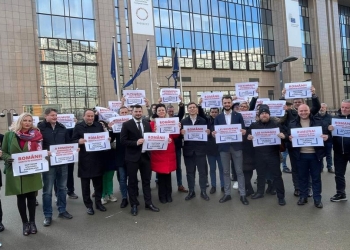Acțiune de mobilizare pentru aderarea României la spațiul Schengen, în fața sediului Consiliului UE din Bruxelles, organizată de PES activists România