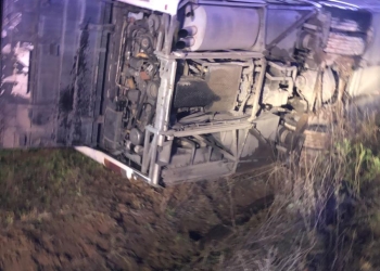 Accident grav în județul Arad. Autocar cu 30 de pasageri, răsturnat