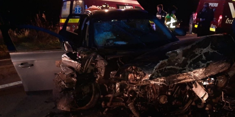 Accident grav la Parța. 2 adulți și 4 copii, la spital