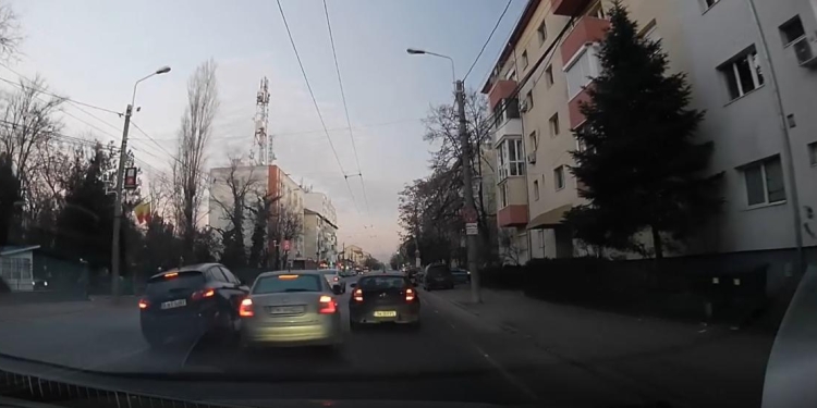 VIDEO Bizoni în trafic! 3 mașini implicate într-un accident, pe un bulevard din Timișoara