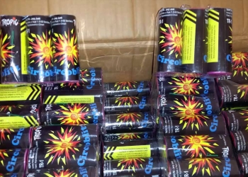 Jandarmii au ridicat de la un „comerciant” dintr-o piață din Timișoara peste 6.300 de articole pirotehnice