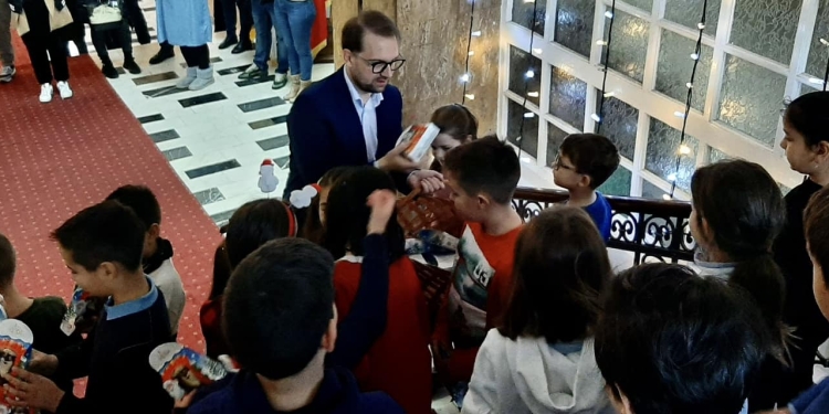 Peste o mie de mici colindători, așteptați la Primăria Timișoara