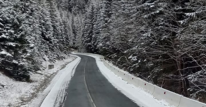 Ninge ca-n povești în unele zone din vestul țării! Unde au intervenit drumarii