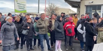 VIDEO Protest al piețarilor din Timișoara! A fost nevoie de intervenția jandarmilor