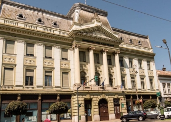 Istoria de peste un secol a Palatului Băncii Naționale din Arad, acum „casă” a Universității „Aurel Vlaicu”
