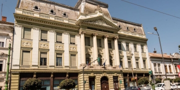 Istoria de peste un secol a Palatului Băncii Naționale din Arad, acum „casă” a Universității „Aurel Vlaicu”