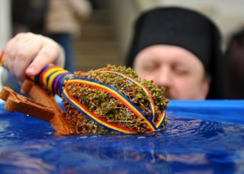 Mii de litri de apă sfințită pregătiți la Catedrala Mitropolitană din Timișoara, de Bobotează