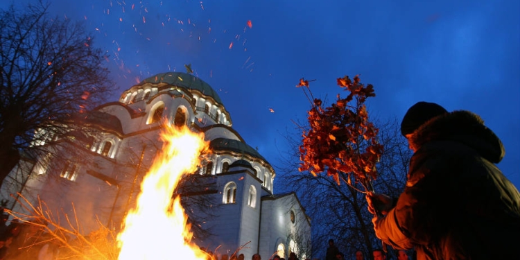 Începe Crăciunul pe rit vechi! Sârbii se pregătesc de sărbătoare